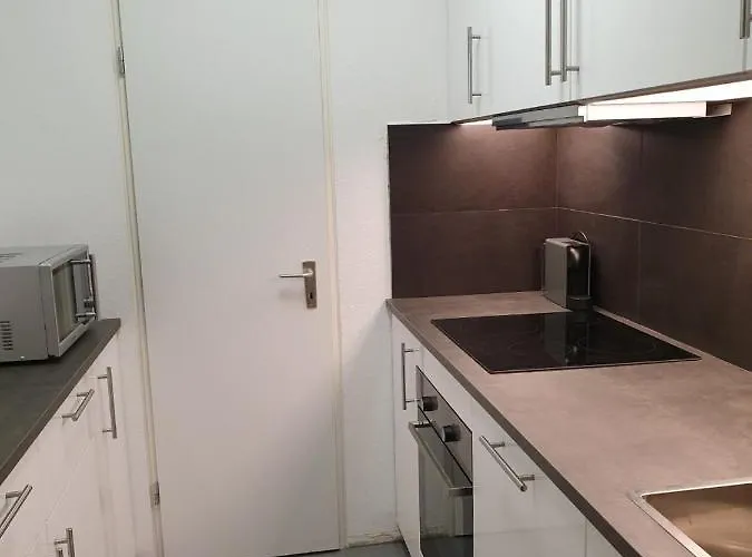 Guenninghauser Strasse 6 - 4 アパート *