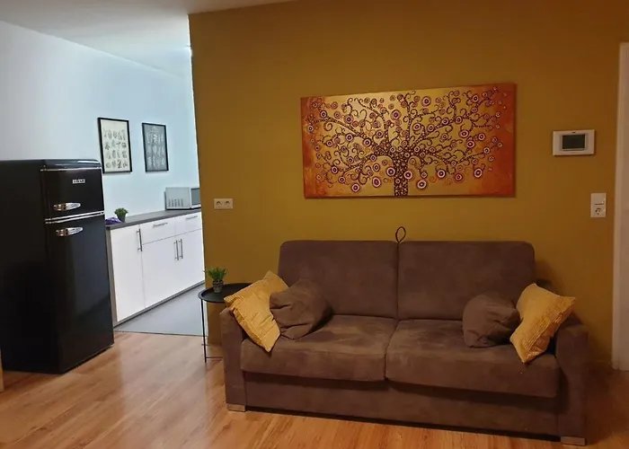 Guenninghauser Strasse 6 - 4 アパート